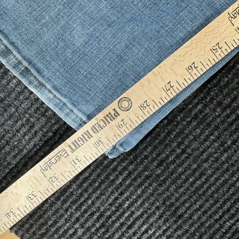 Levi's 505 Straight Leg Women's Size 12M W31 x L32 Light Wash Stretch
